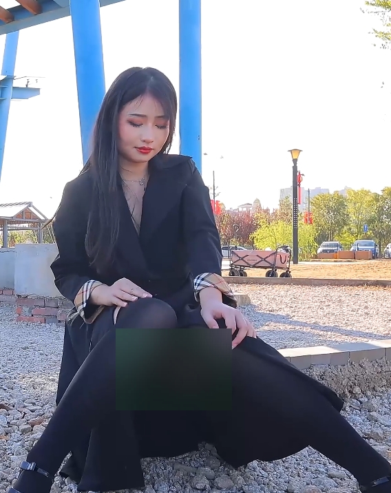 推特小泽超顶模特户外视频1V2.2G放飞实录