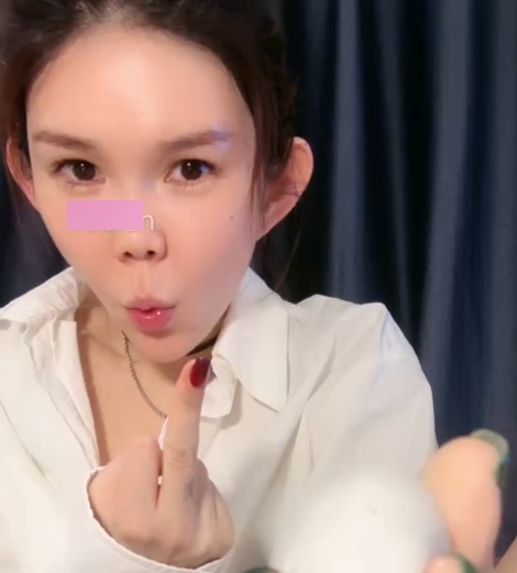 欣妍大大套路直播服装诱惑1v1.1G腿玩年