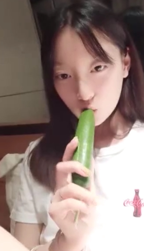 莉哥养乐多抖音热舞私拍76v47.1g超顶合集