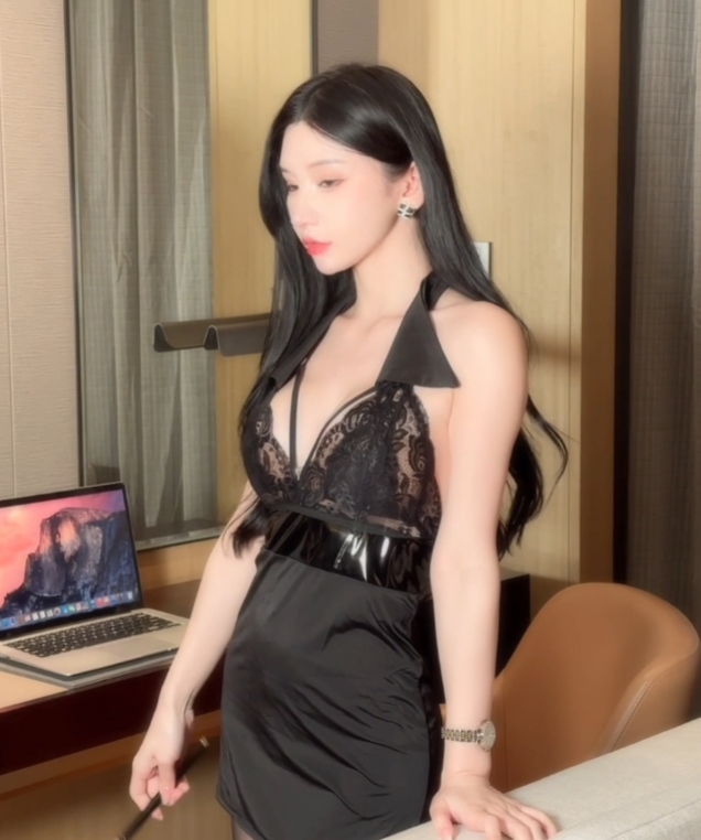 周于希秀人网私藏全集67V85.6G车灯耀眼