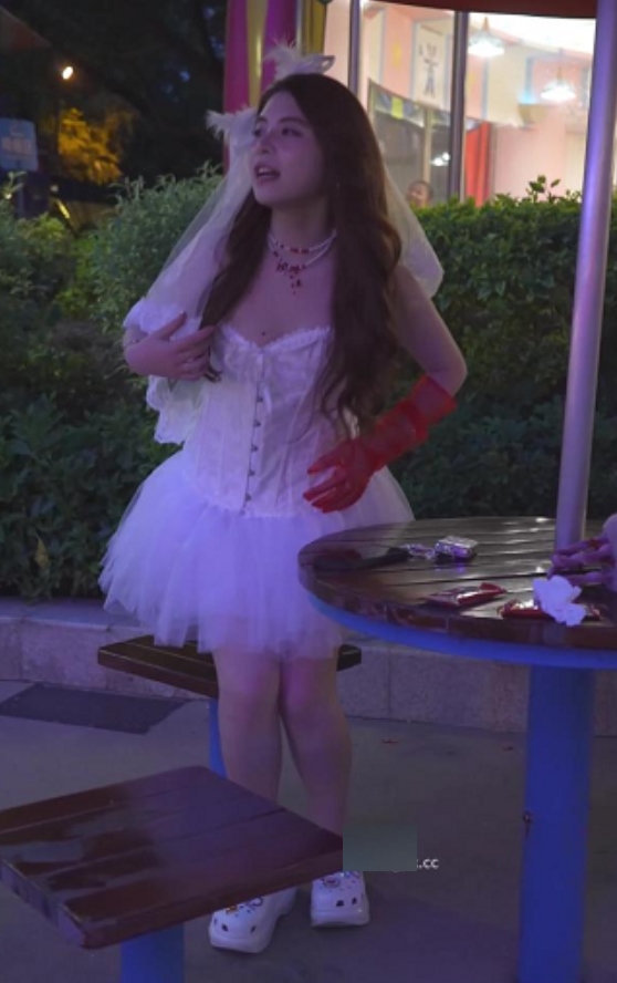 蕾丝妹绝密视角跟拍CD婚纱裙浅黄内429MB