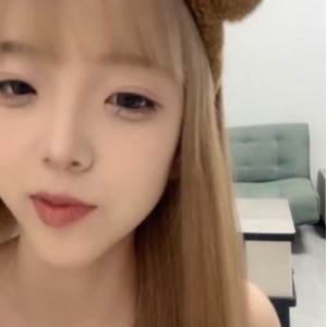 小奶昔蜜桃1部3.05G颜值天花板玩到虚脱太骚了
