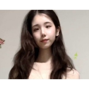 果冻小姐反差私拍9V222M甜美妹子隐藏另一面