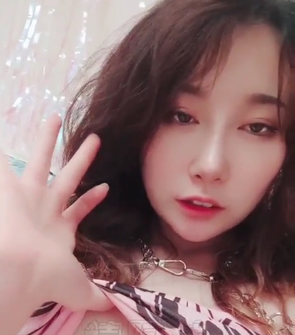 禧妹私人微信私拍2.95G反差女神短视频合集清纯脸蛋太顶了