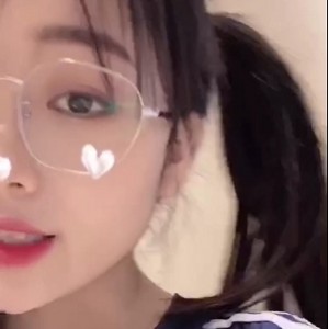 小熙主播高颜值学生装放飞自我1v720MB视频