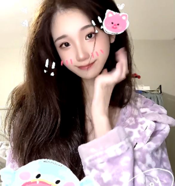 1.21GOnlyFans果冻小姐211部反差舞蹈视频清纯脸蛋绝了