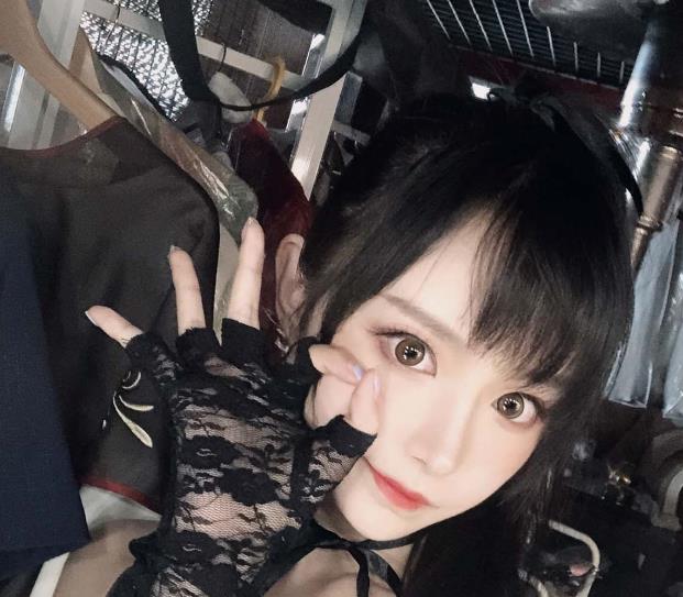 虎牙小鹿酱下马力作13V4.8G黑丝腿玩年太顶了