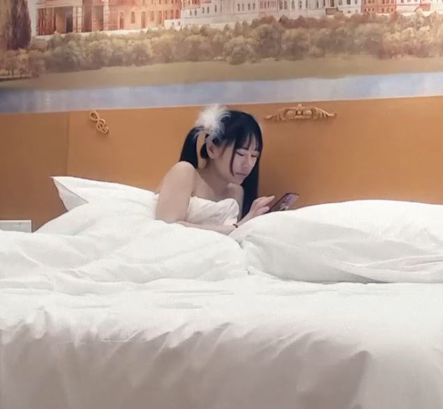 白丝双马尾妹子七天探花精品视频1部1.8G真带劲