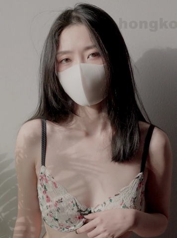 玩偶姐姐小碎花内衣solo2V756M丰韵身躯撩人