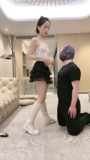 22V10.82G玩物晚晚私密视频合集曲线撩人